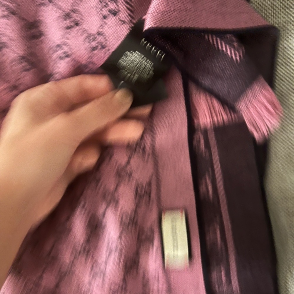 - Gucci reversible scarf - Picture 6 of 8